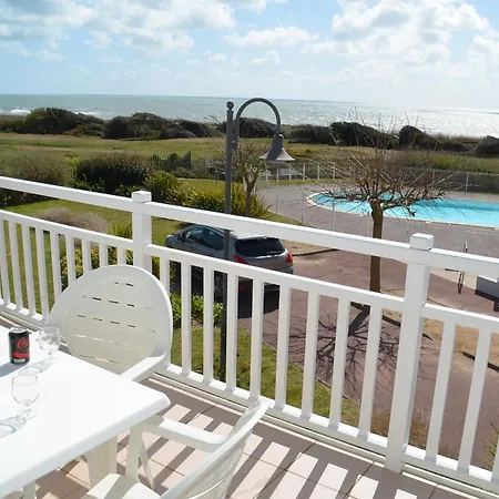 Front De 2 Piscine Chauffees La Pironniere De L'estrand Дом отдыха