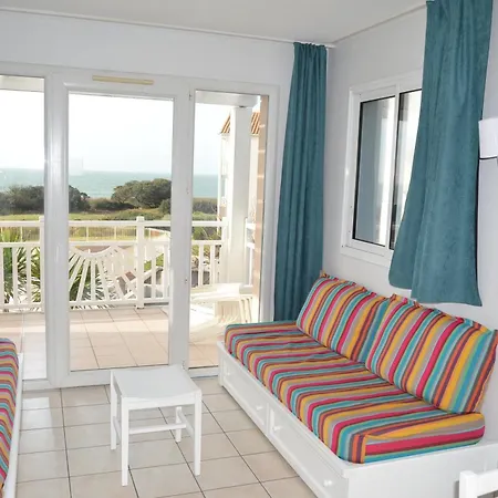 Front De 2 Piscine Chauffees La Pironniere De L'estrand