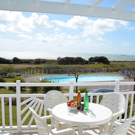 Front De 2 Piscine Chauffees La Pironniere De L'estrand Feriehus *