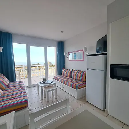 Front De 2 Piscine Chauffees La Pironniere De L'estrand