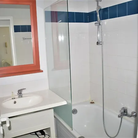 Front De 2 Piscine Chauffees La Pironniere De L'estrand لي سابلِ دولونْ