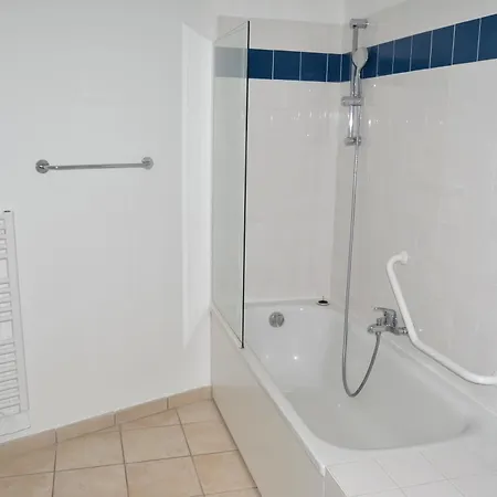 Front De 2 Piscine Chauffees La Pironniere De L'estrand *