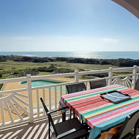 Front De 2 Piscine Chauffees La Pironniere De L'estrand *